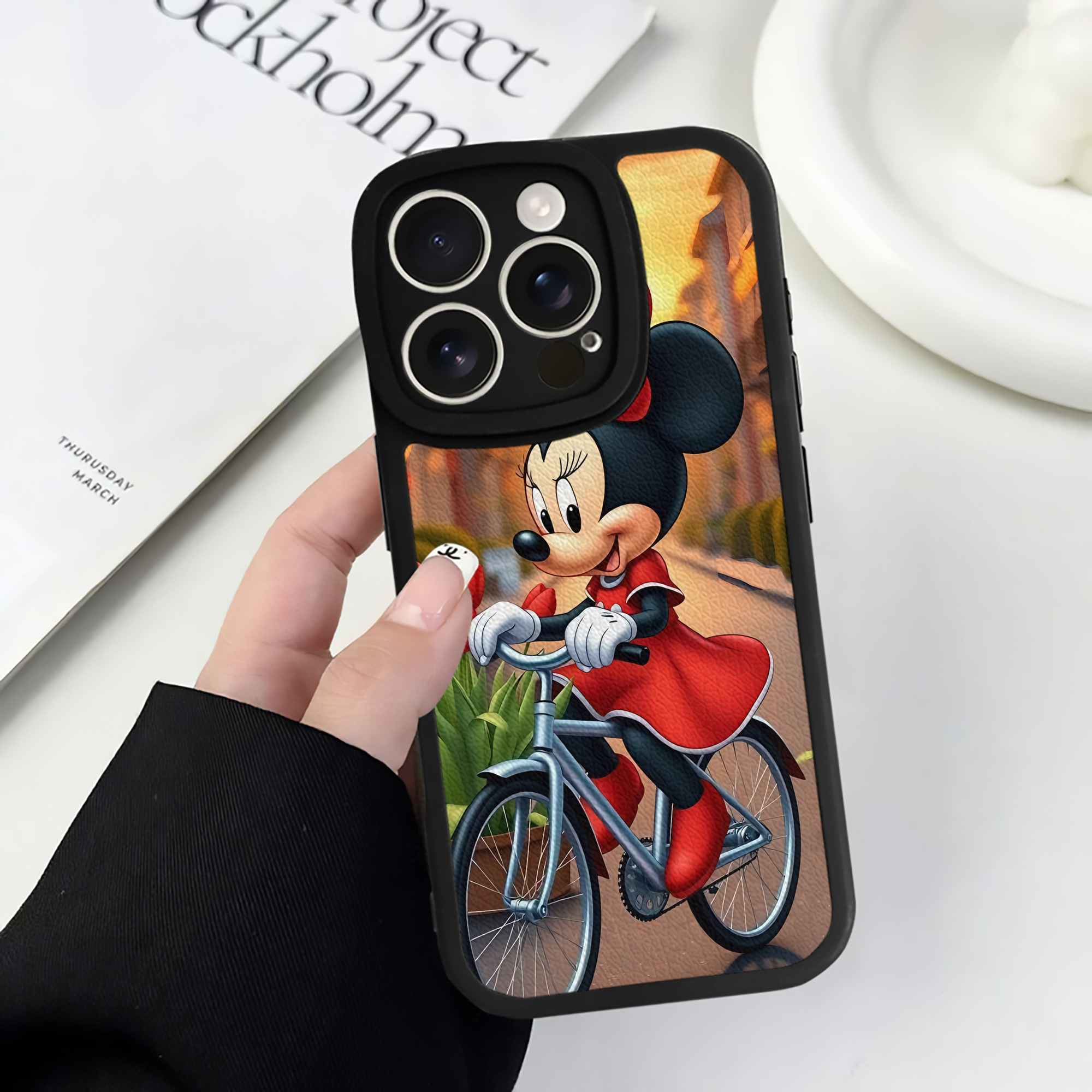 （画像用） ミッキーマウス Mickey Mouse 【iPhone 16シリーズ対応】シリコンスマホケース（レザー調） 材質：シリコン
